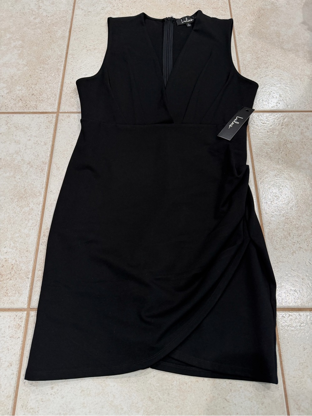 Lulu's Black Sleeveless V-Neck Mini Sheath Dress NWT Size Large - Picture 2 of 8